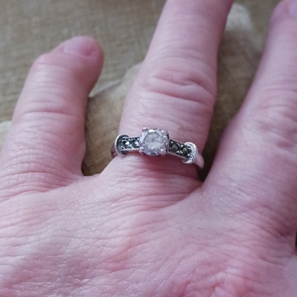 Silver Rhinestone Marcasite Ring - Picture 12 of 13